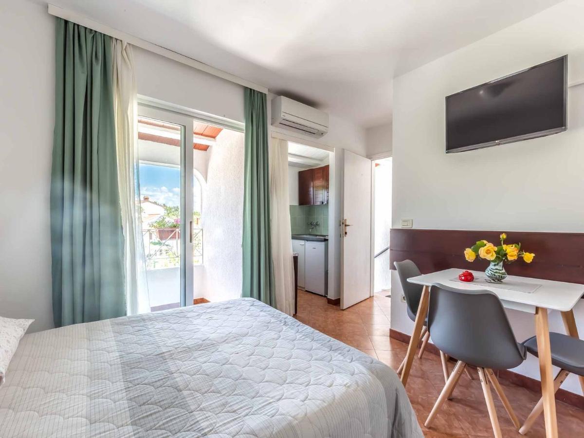 Radan - Near Brulo Beach Apartman Porec